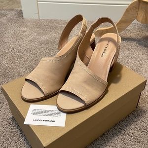 Lucky Brand 7.5 nude suede NIB sling back block wooden heeled shoes sandals